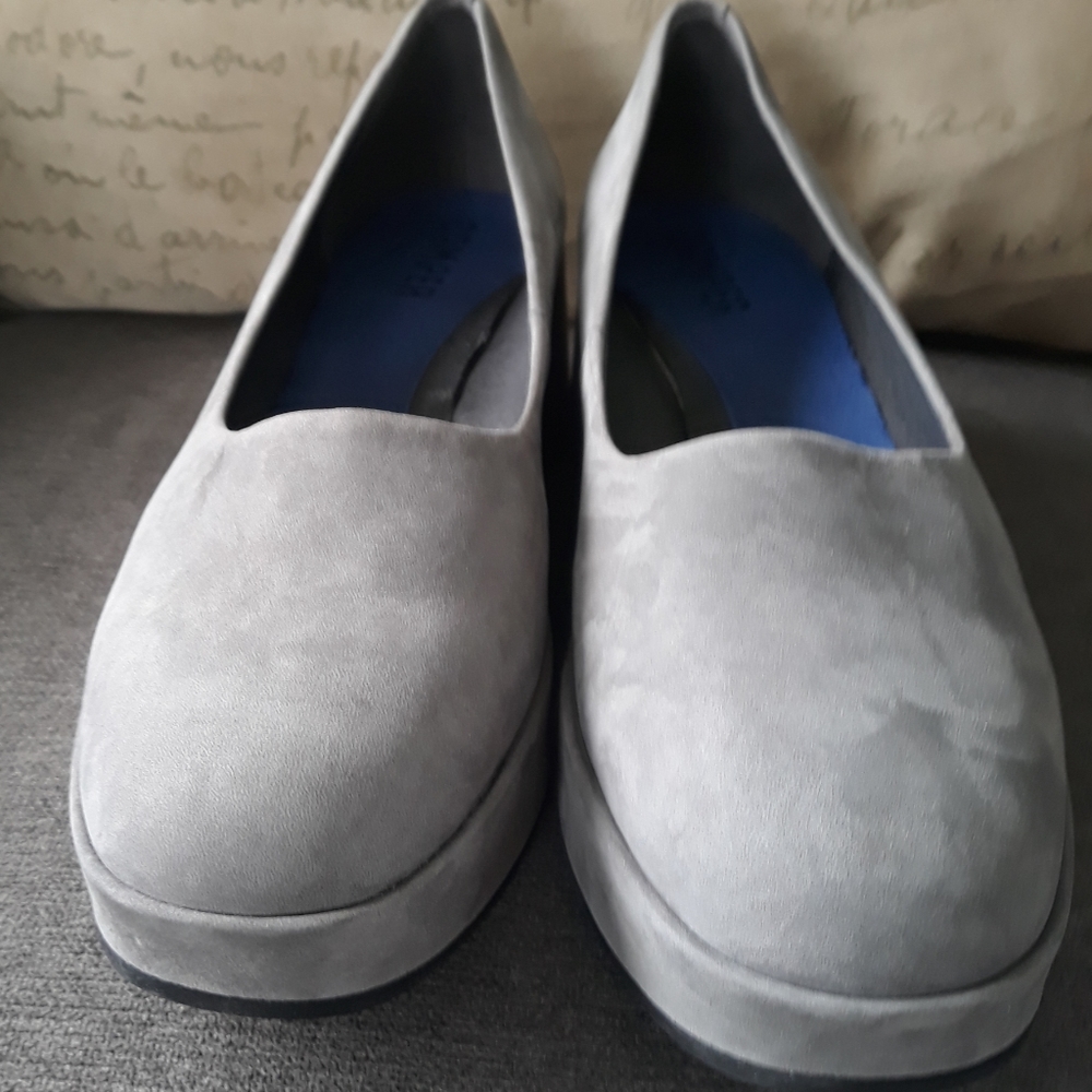 Classic wedge shoes